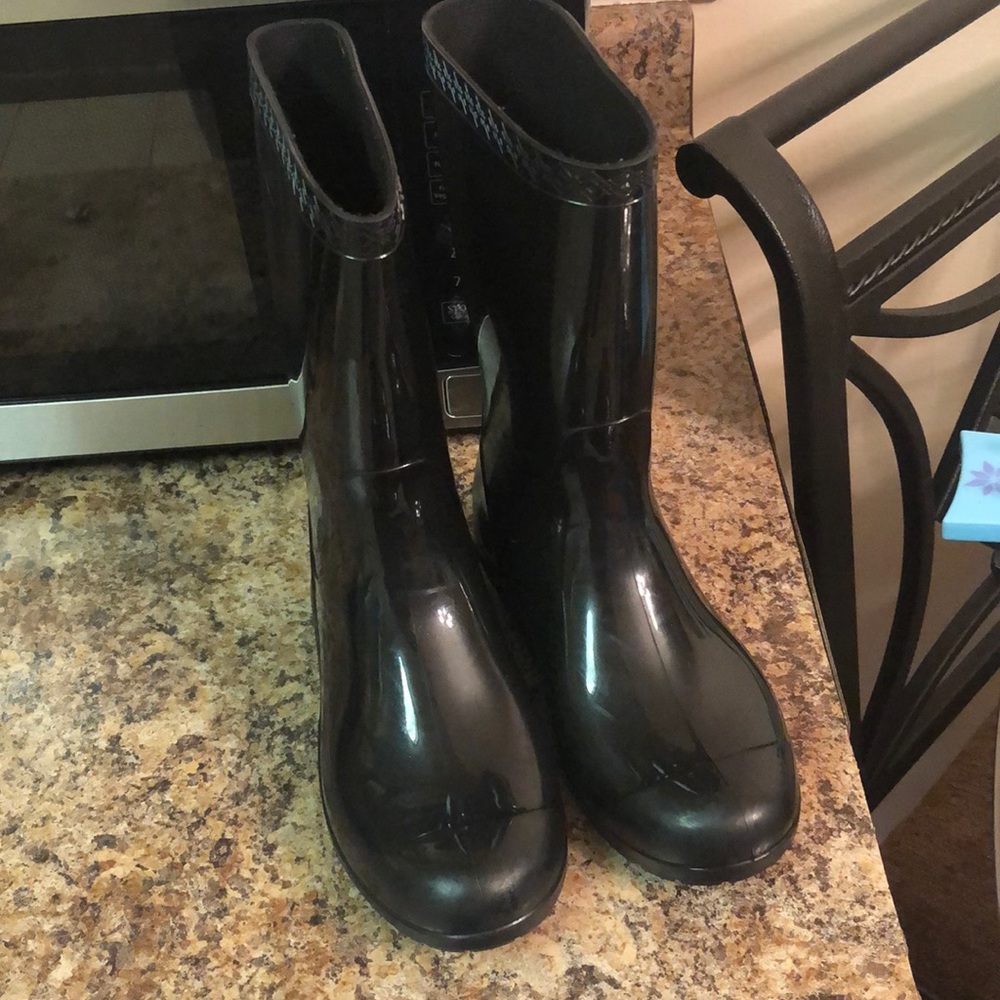 Uggs rain boots